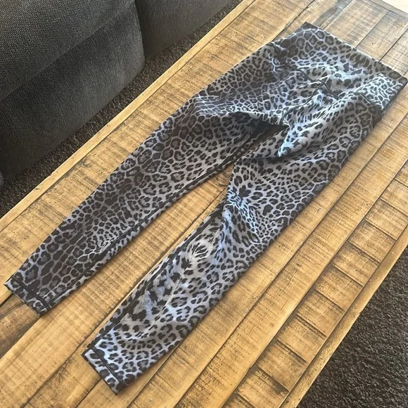 Yogalicious Jaguar Grey Leggings - Picture 9 of 10
